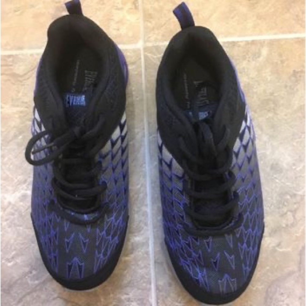 Everlast size 5 kids sneakers, new Without tags